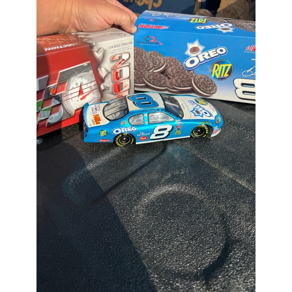 Dale Earnhardt Jr. #8 Oreo Ritz 2004 Monte Carlo 1:24 Action Diecast Box NASCAR